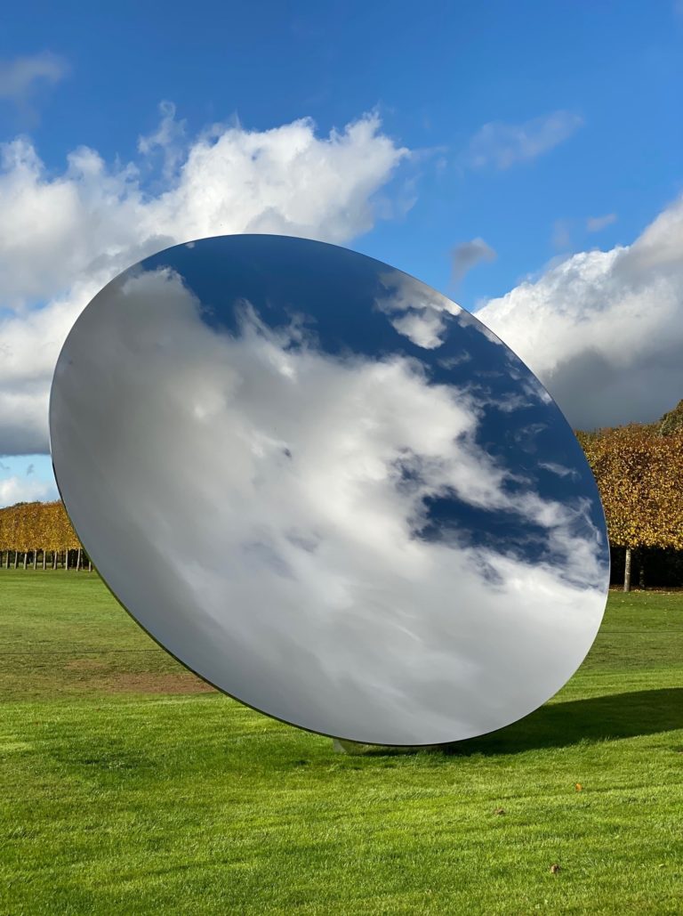 Anish kapoor mirror sculpture