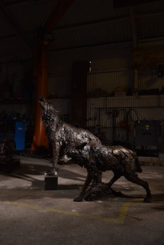wolf sculptures in bronze by Mackie