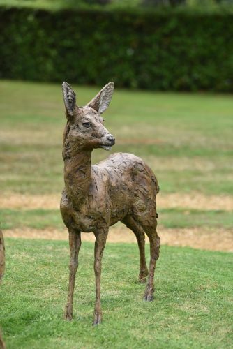 Roe doe alert sculpture