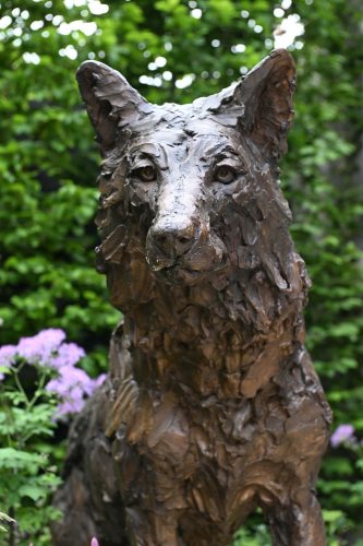 wolf sculpture