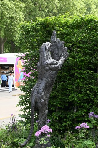 leopard sculpture