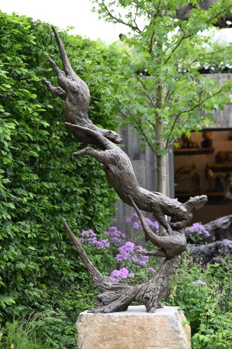 otter sculpture