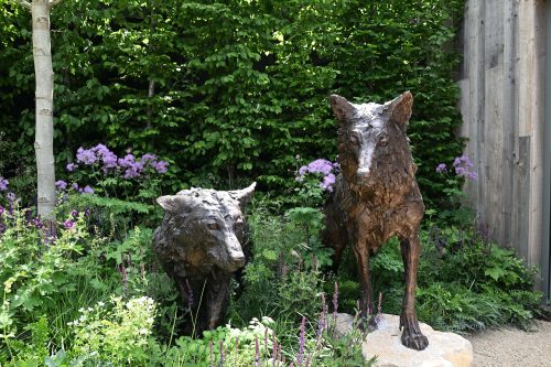 wolf sculptures